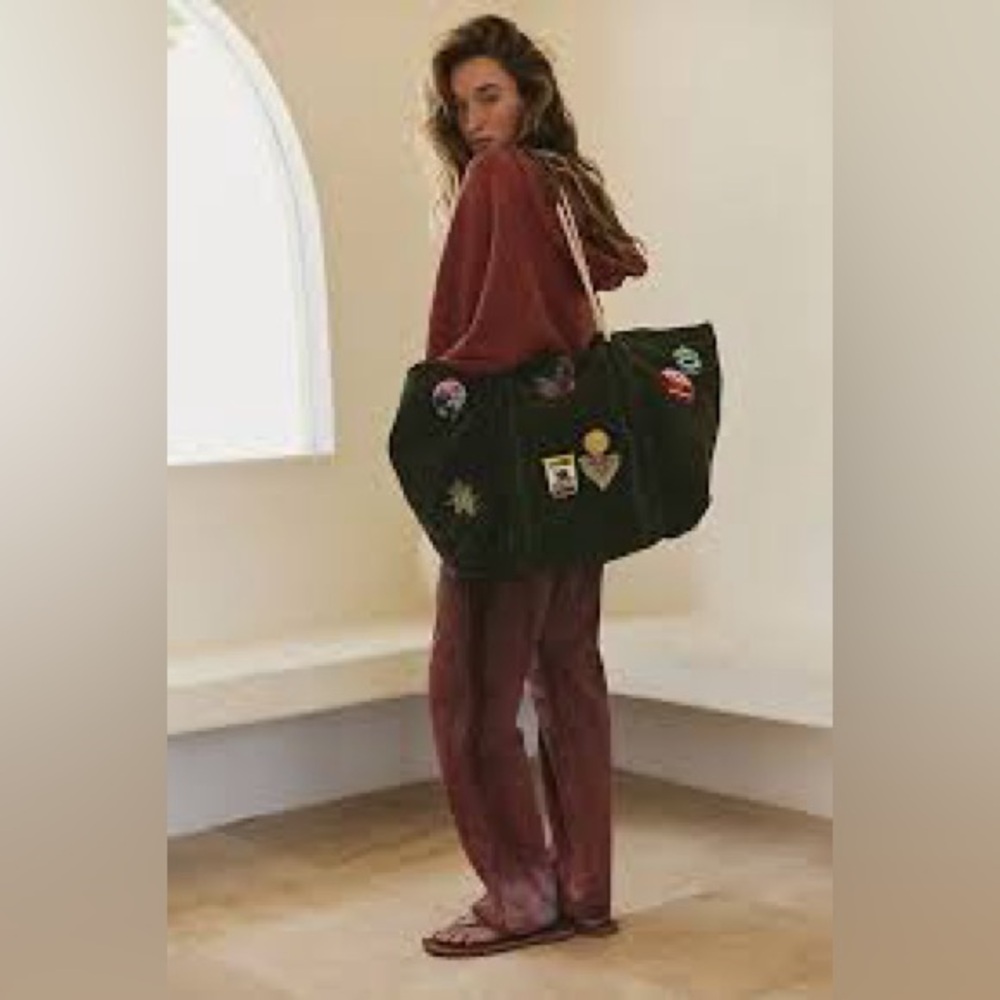 NWOT FREE PEOPLE BEEN THERE BADGE OVERSIZED TOTE BAG in SEA SERPENT
